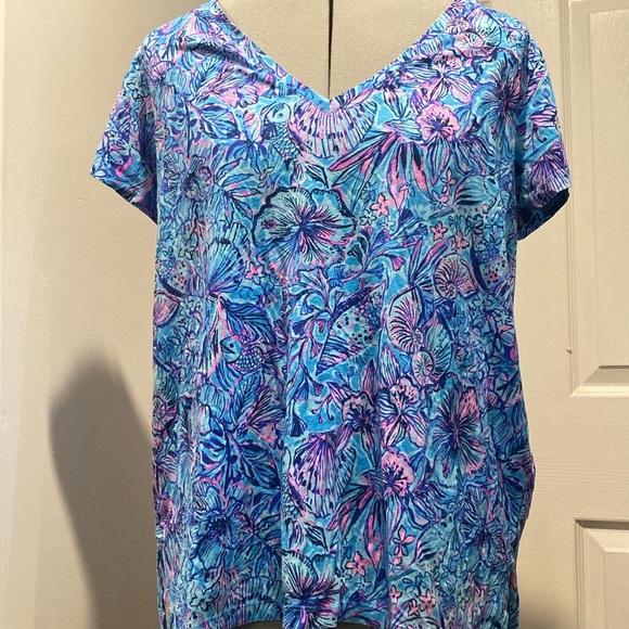 Lilly Pulitzer Meredith Tee Shirt – V-Neck Cotton Jersey – Style 012698 - Picture 1 of 7